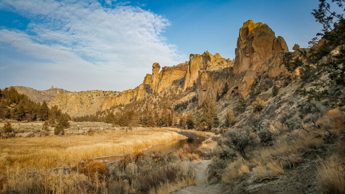 Hiking the Misery Ridge Loop - Smith Rock State Park - The Wanderlust ...