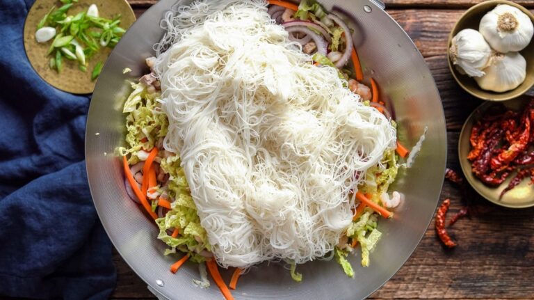 Mee Fun Singapore Noodles (Mei Fun) - The Wanderlust Kitchen