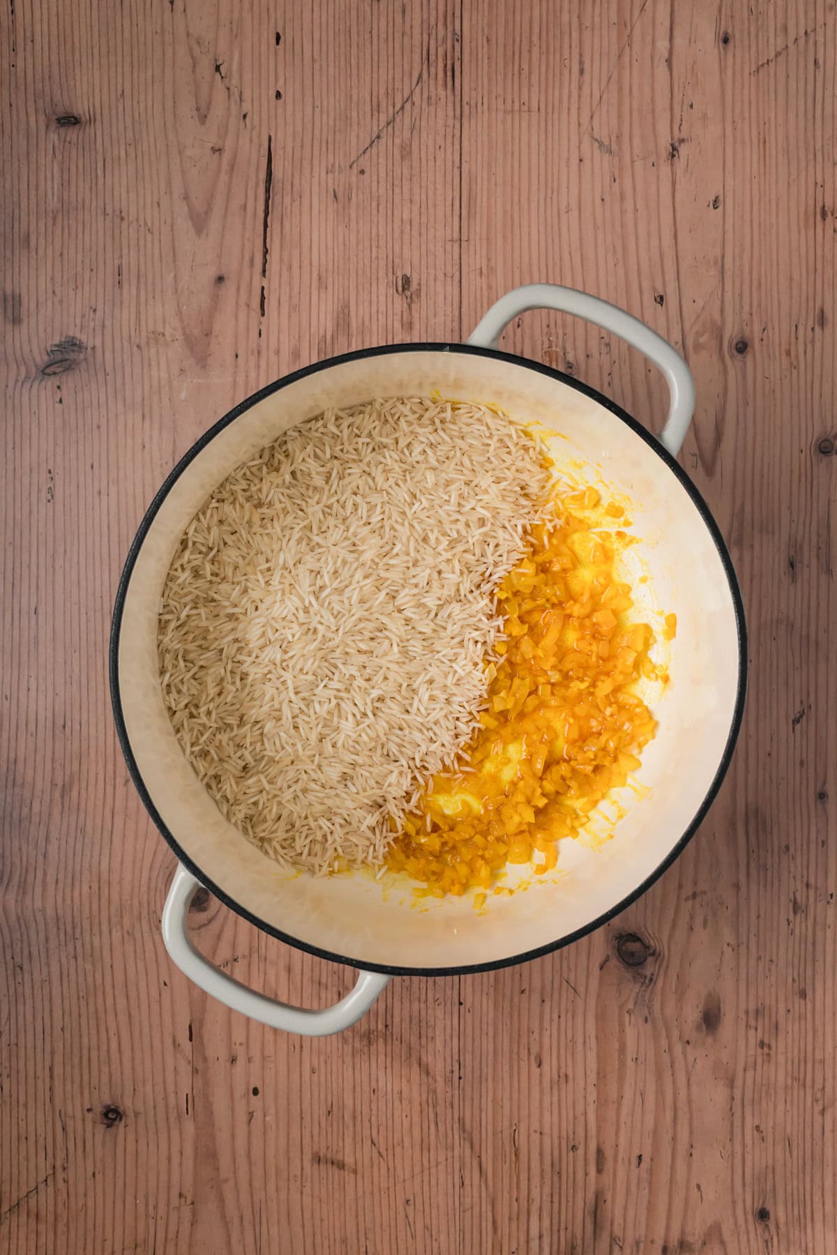 Rice added into the pot.