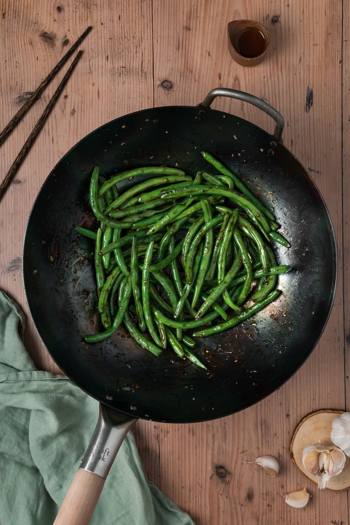 Sauce and green beans cooking in the wok.