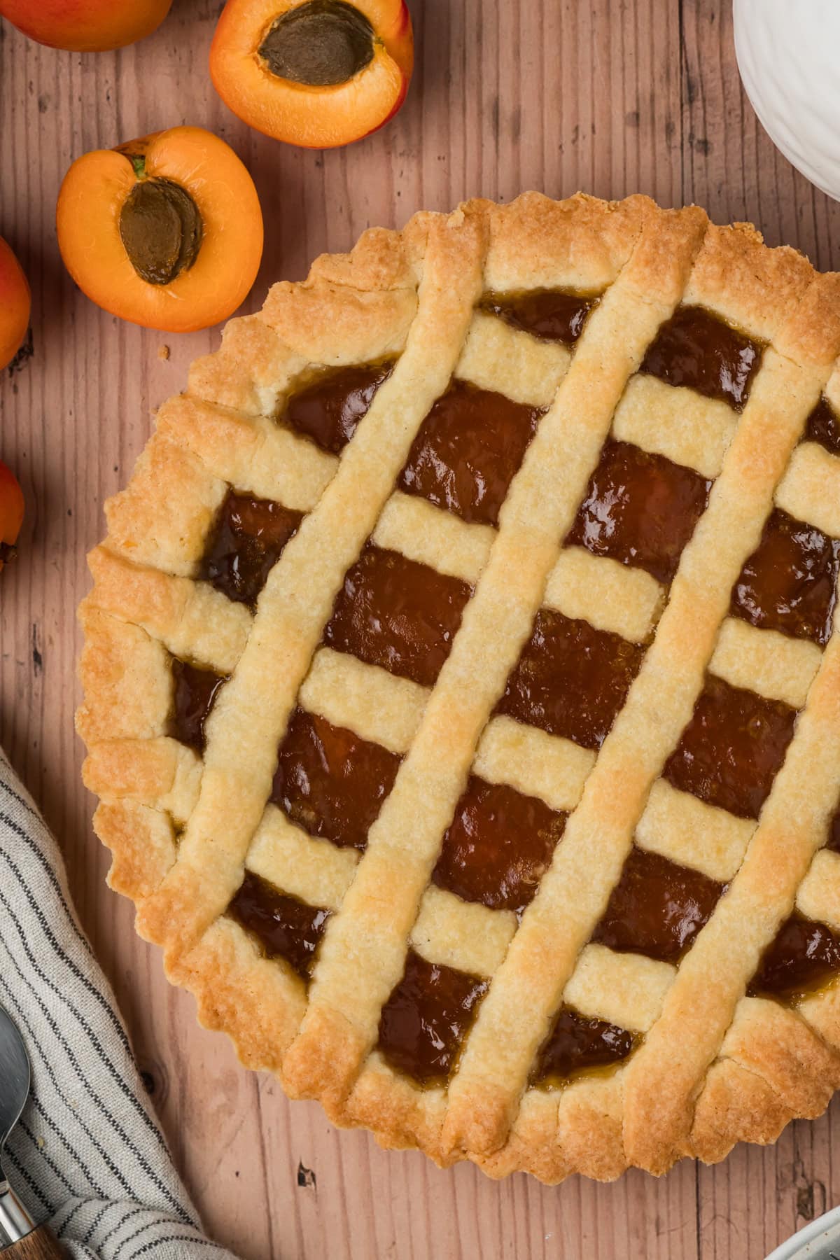 Crostata on a wooden table.